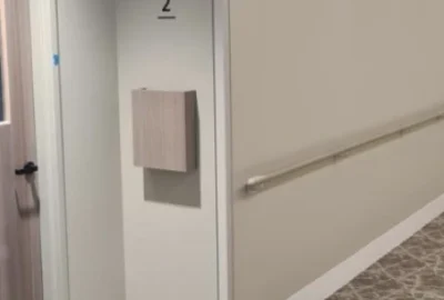 High-impact resistant profiles to reduce wear from beds, trolleys, or stretchers.